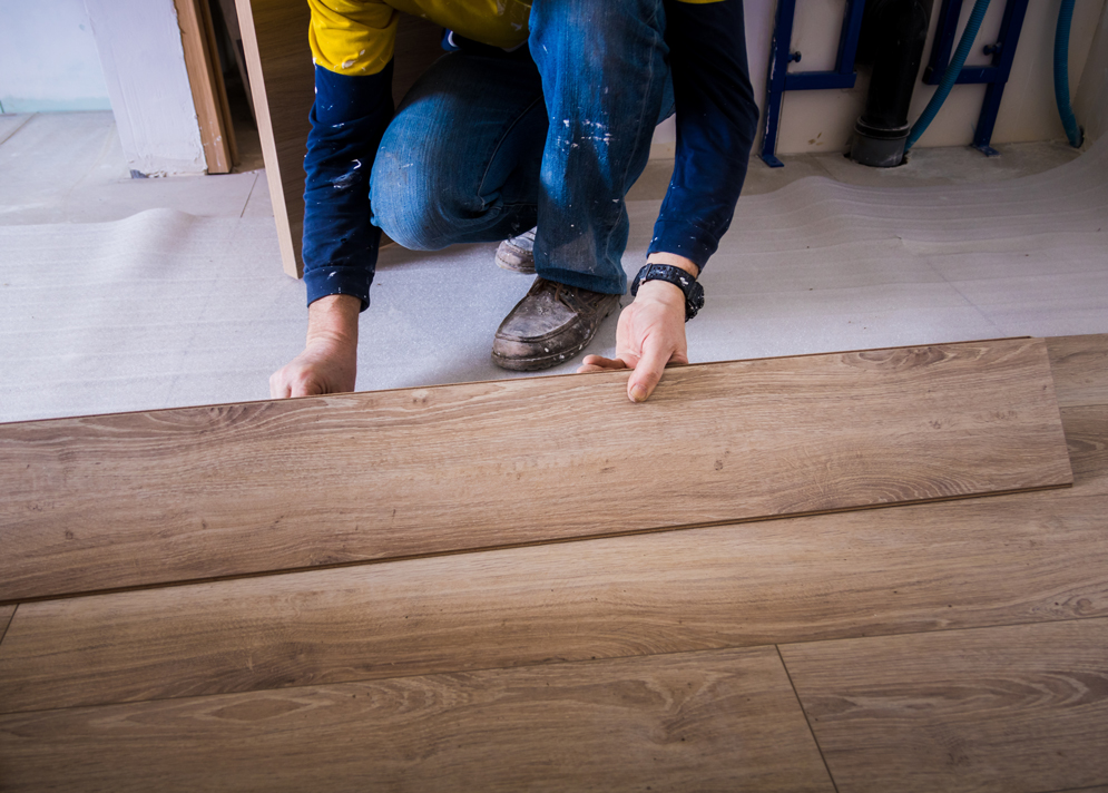 Je pose un parquet ou revêtement stratifié